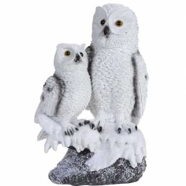 Baby kerstbeeldje sneeuwuil kindje boomstam type speelgoed