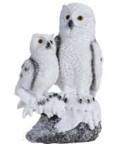 Baby kerstbeeldje sneeuwuil kindje boomstam type speelgoed